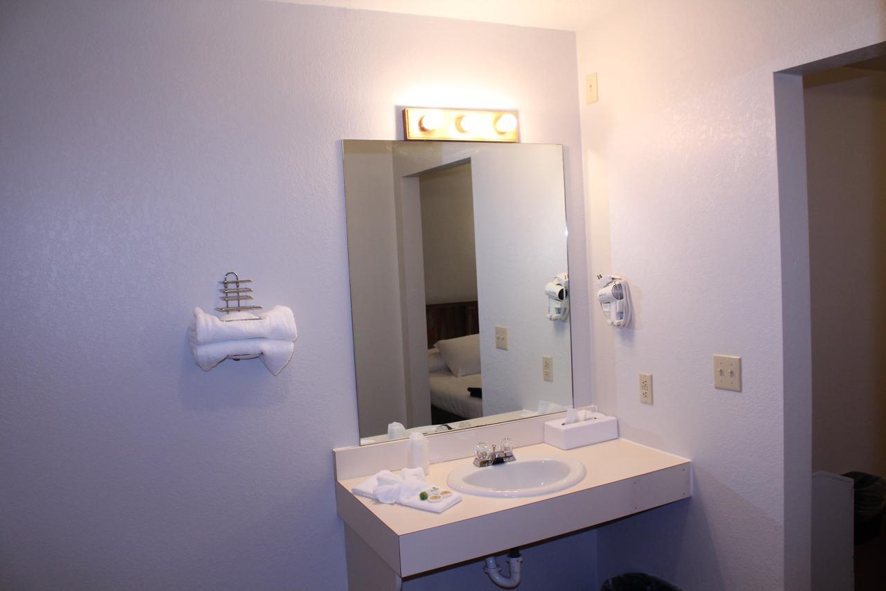 The Barnwood Inn Humansville 部屋 写真